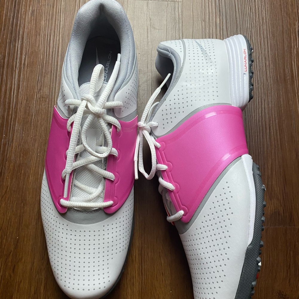 Woman’s Nike Lunarlon golf Shoes 🏌️‍♀️